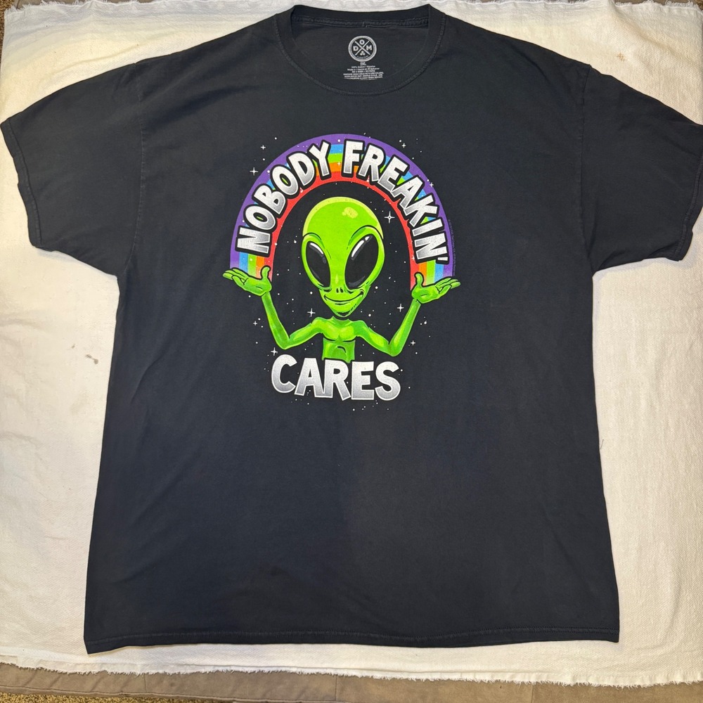 Dom Nobody Freakin Cares Alien Rainbow Graphic T-Shirt Black Mens 2XL Humor Tee